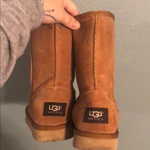 Tan Uggs